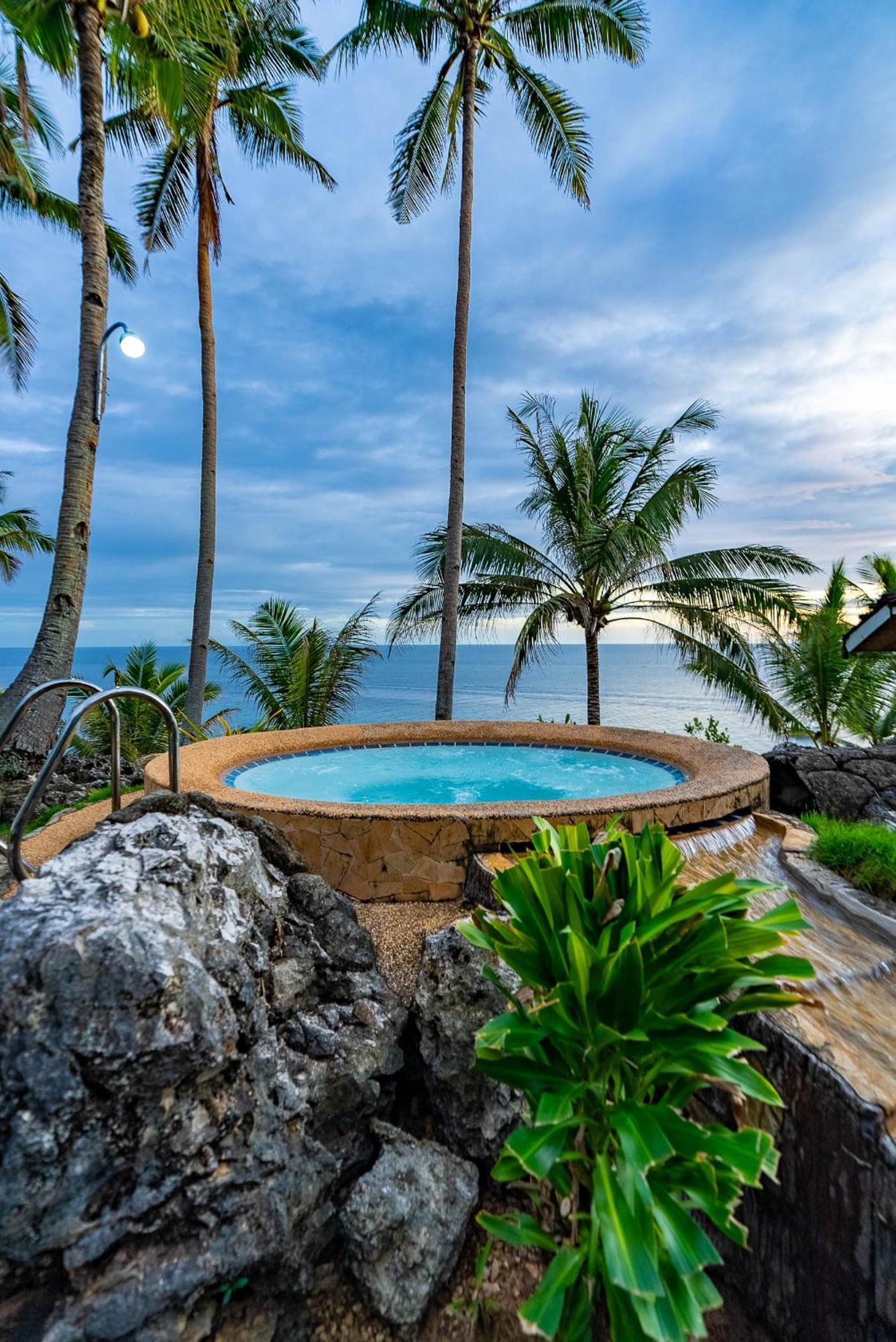 Blue Star Dive And Resort Анда Екстериор снимка